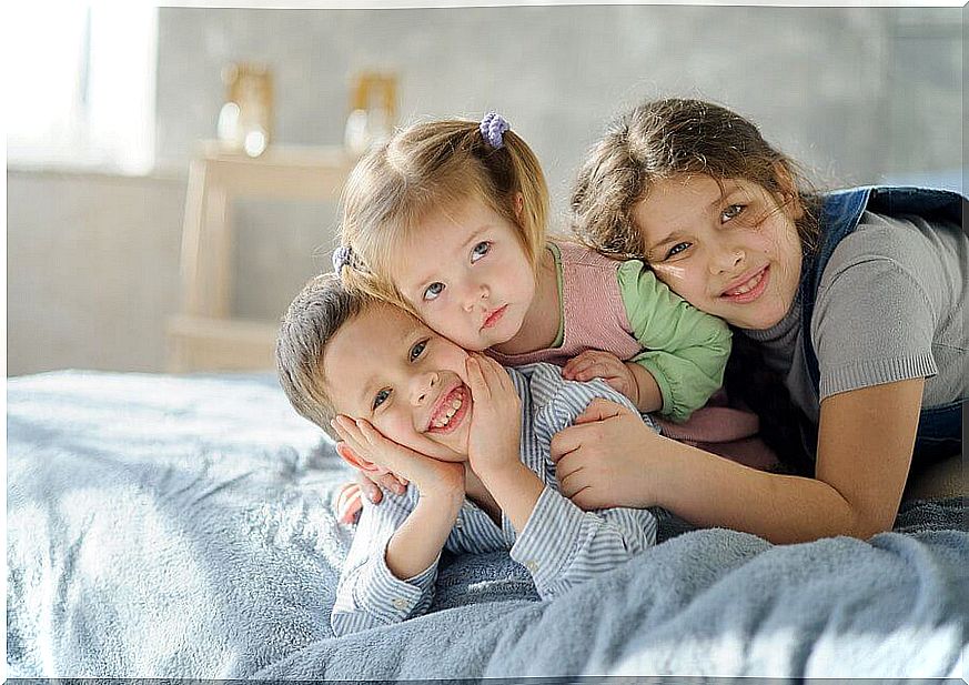 6 tips for organizing shared rooms between 3 siblings