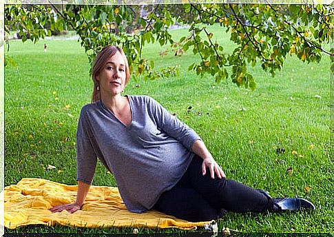 healthy pregnancy woman in the garden